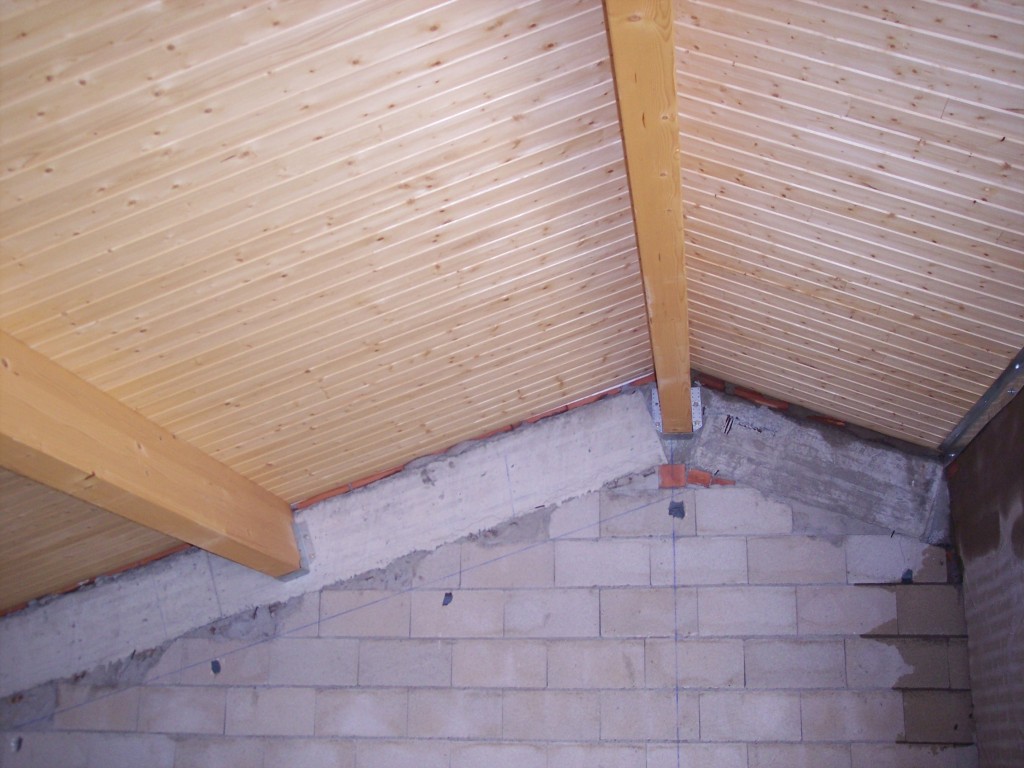 Panel sandwich - Cubierta con tabla de abeto sin barnizar en obra