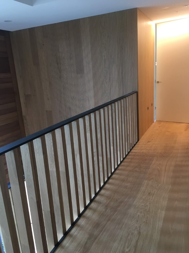 Madera ranurada - Escalera y barandilla